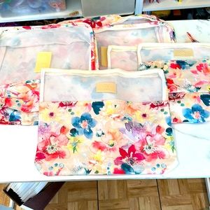 NWT Novawo 5 piece set of floral travel organization bags.